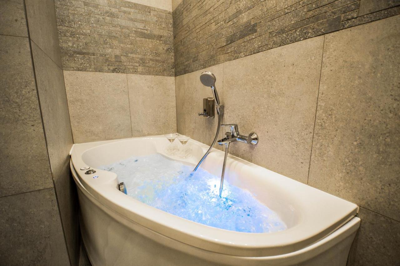 Jacuzzi By Ruterra Apartment Prague