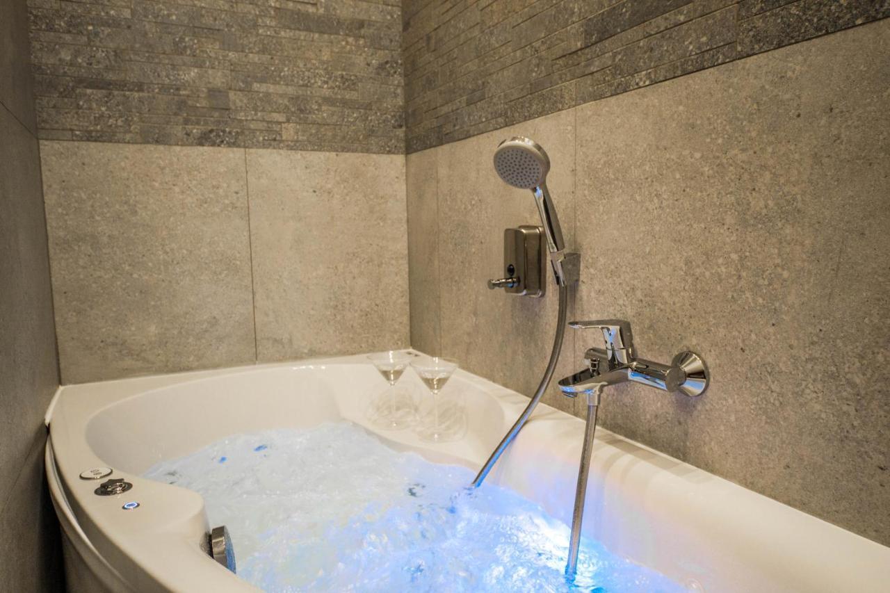 Jacuzzi By Ruterra Apartment Prague